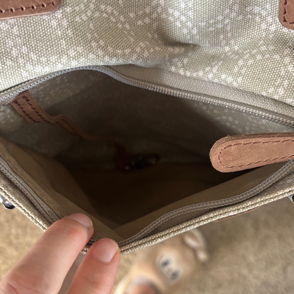 L.L.Bean Stylish Cream Handbag/ Tote  with Tan Accents - Picture 12 of 15